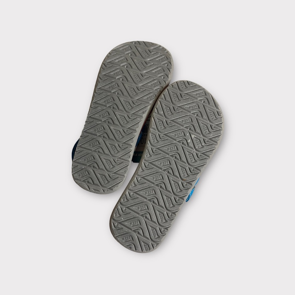 Reef Little Ahi Hangry Shark Pattern Sandals - Picture 4 of 4